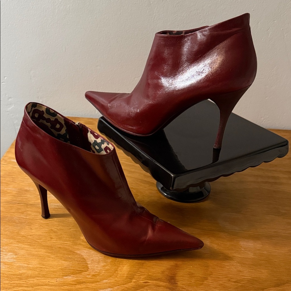 Authentic Gucci -  Burgundy Heeled Ankle Boots